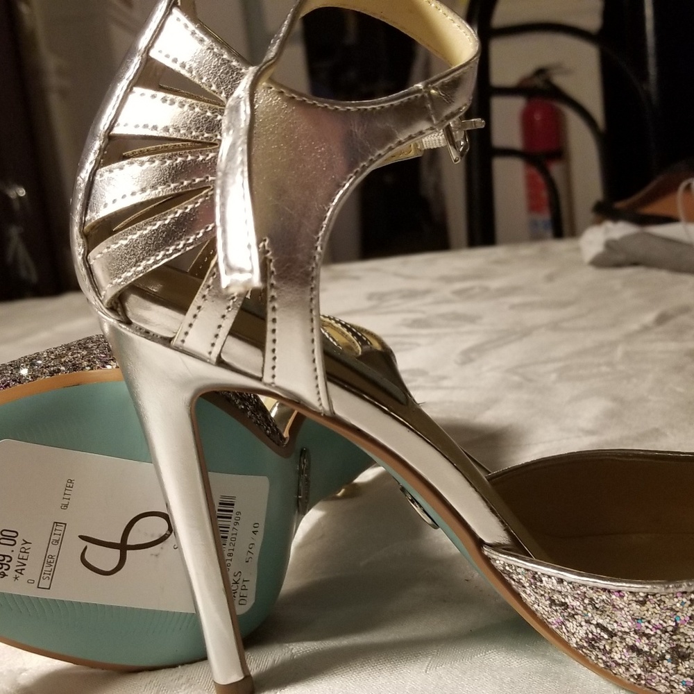 Betsey Johnson Heels. sz 8 brand new w tags